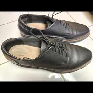 Clarks Women's Black Leather Oxfords